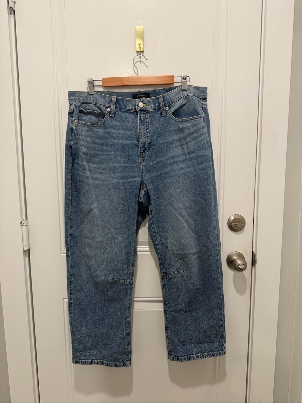 Banana Republic Medium Blue Barrel-Leg Jeans